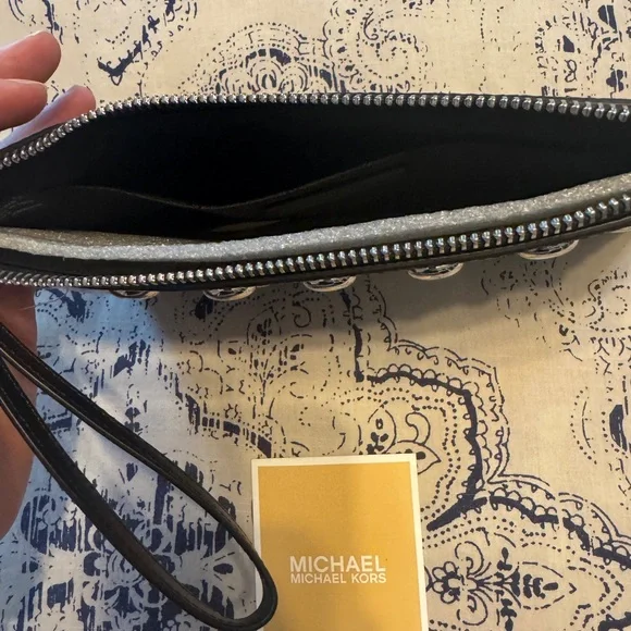 Michael Kors Black Wristlet with Silver Accents. New - Picture 5 of 5
